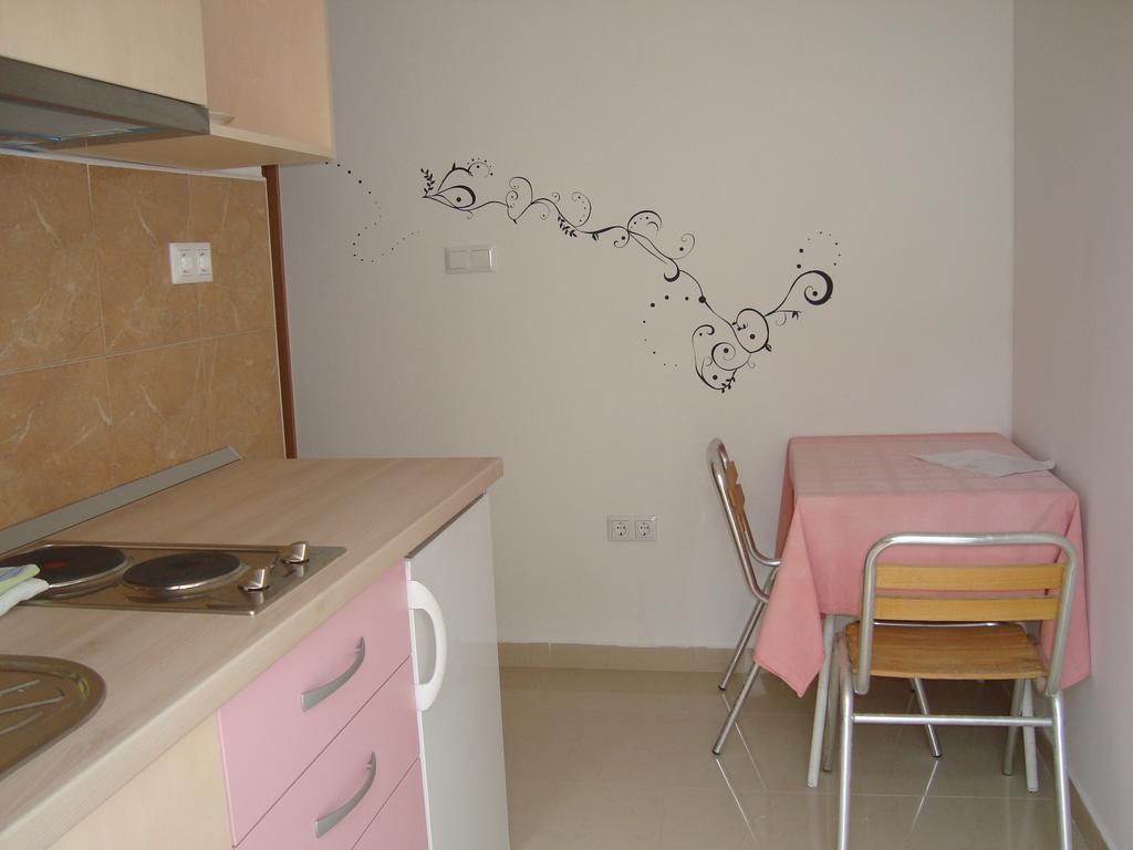 Apartments Kiro Milna  Kamer foto